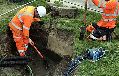 JCB damages fibre optic cable